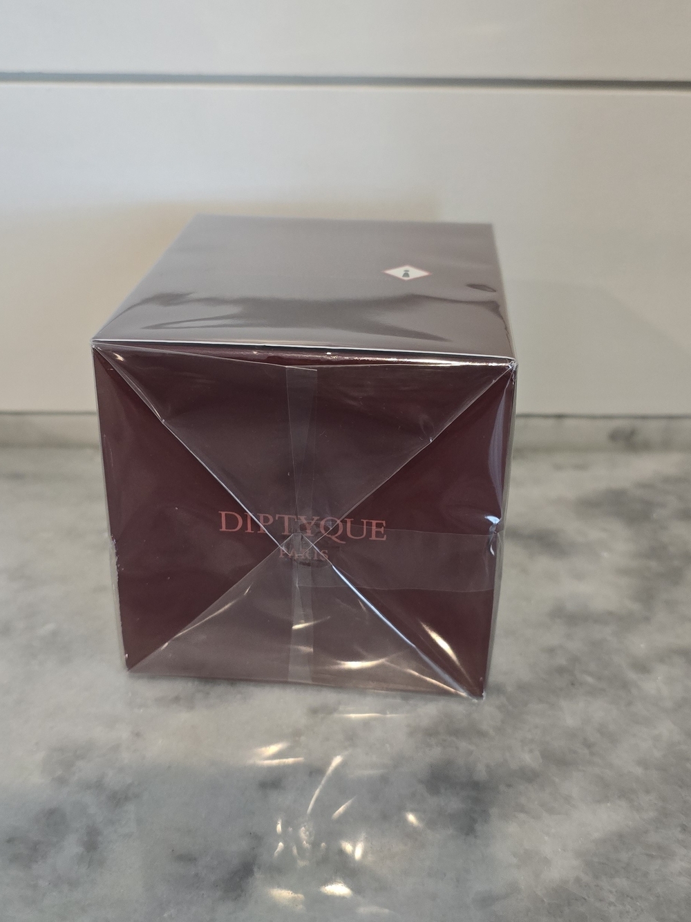 Diptyque Tubereuse Scented Candle - Deep Red Glass - Picture 3 of 4